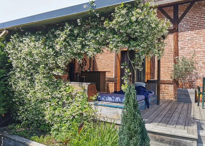 Surfworx Lodge